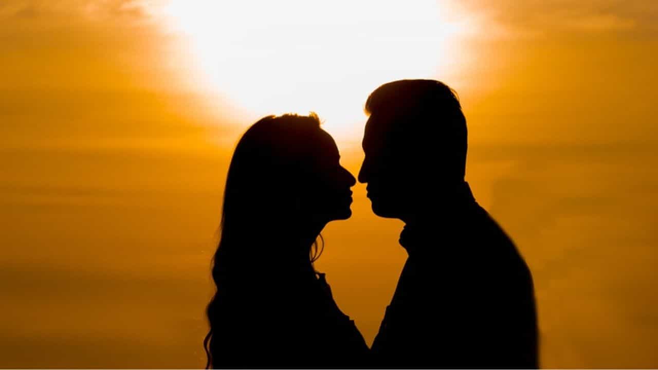 Bus Conductor Love: কনডাকটরের সঙ্গে বাসেই প্রেম, গর্ভে যখন সন্তান আসার পর জানতে পারলেন স্বামী আসলে সুরেশ নয় তউসিফ Bus Conductor Love: কনডাকটরের সঙ্গে বাসেই প্রেম, গর্ভে যখন সন্তান আসার পর জানতে পারলেন স্বামী আসলে সুরেশ নয় তউসিফ