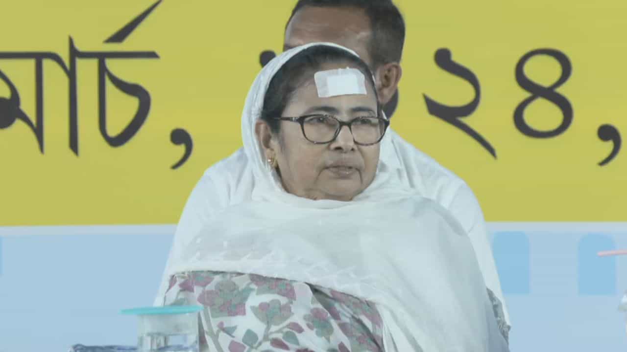 Mamata Banerjee: 'বসে থাকলে চলবে না...', ইফতারের ফাঁকেই কাউন্সিলরদের থেকে সব 'হিসেব' বুঝে নিলেন মমতা Mamata Banerjee: 'বসে থাকলে চলবে না...', ইফতারের ফাঁকেই কাউন্সিলরদের থেকে সব 'হিসেব' বুঝে নিলেন মমতা