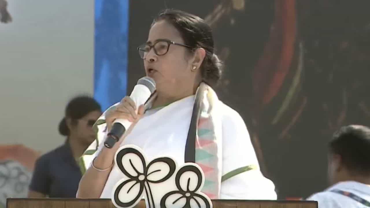 Mamata Banerjee: প্রার্থী ঘোষণার পর উত্তরবঙ্গ সফরে মুখ্যমন্ত্রী, মঙ্গলবার পৌঁছবেন জলপাইগুড়িতে Mamata Banerjee: প্রার্থী ঘোষণার পর উত্তরবঙ্গ সফরে মুখ্যমন্ত্রী, মঙ্গলবার পৌঁছবেন জলপাইগুড়িতে