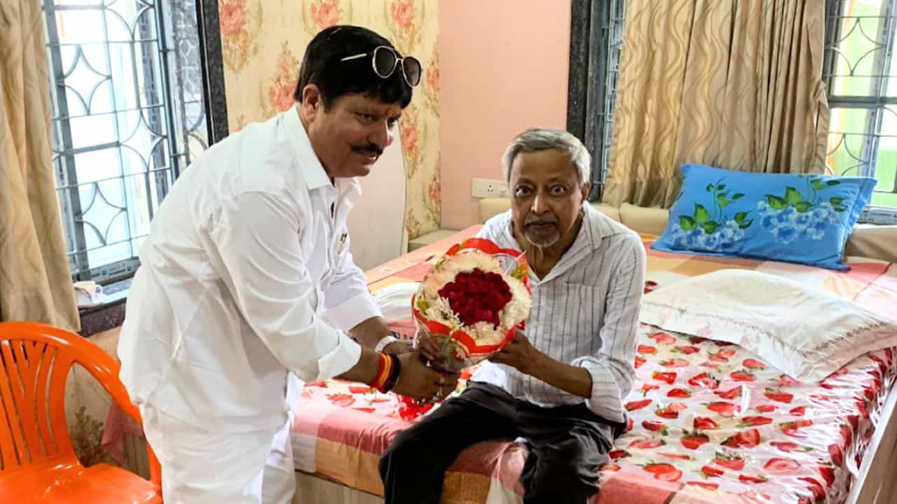 Mukul Roy-Arjun Singh: 'অর্জুন এসে গিয়েছিস!' বাড়িতে দেখেই হেসে বললেন মুকুল রায় Mukul Roy-Arjun Singh: 'অর্জুন এসে গিয়েছিস!' বাড়িতে দেখেই হেসে বললেন মুকুল রায়