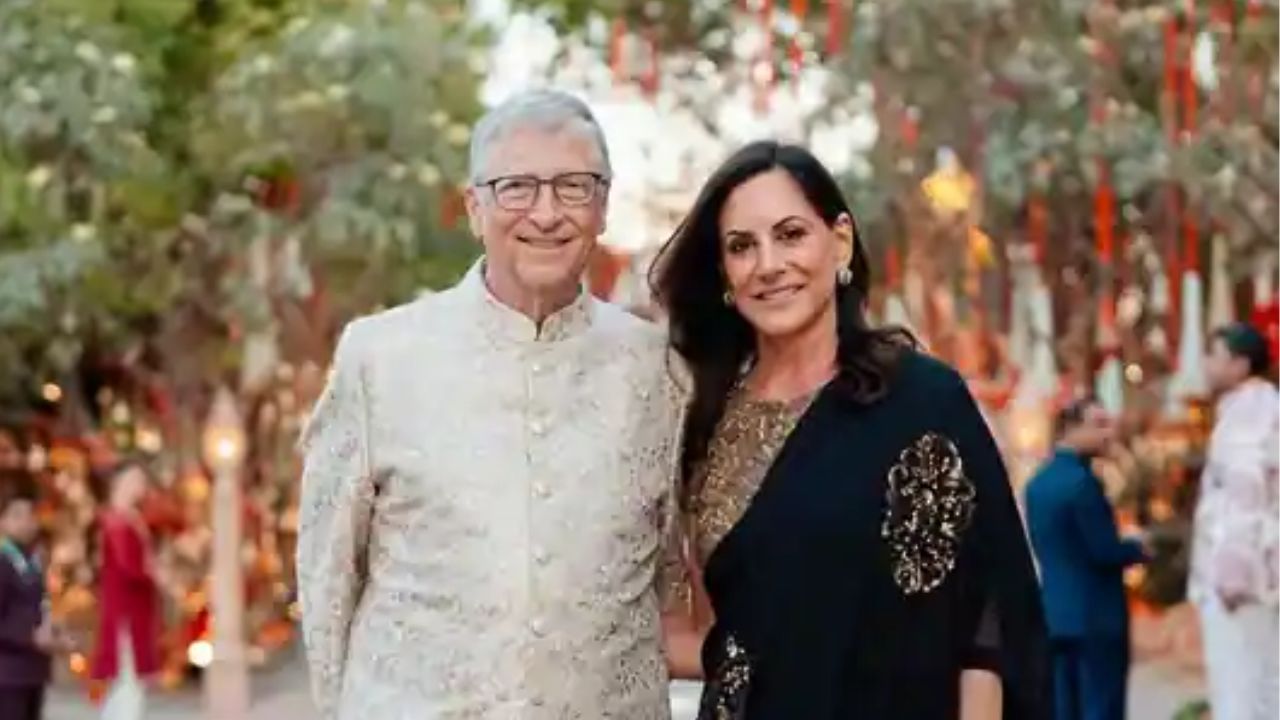 Who is Paula Hurd, girl friend of Bill gates, see the pics