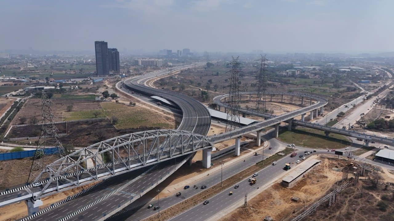 Highway in India: দিনে ৭০০ কোটি টাকা করে খরচ করছে কেন্দ্র, তৈরি হচ্ছে চমকে দেওয়ার মতো রাস্তা