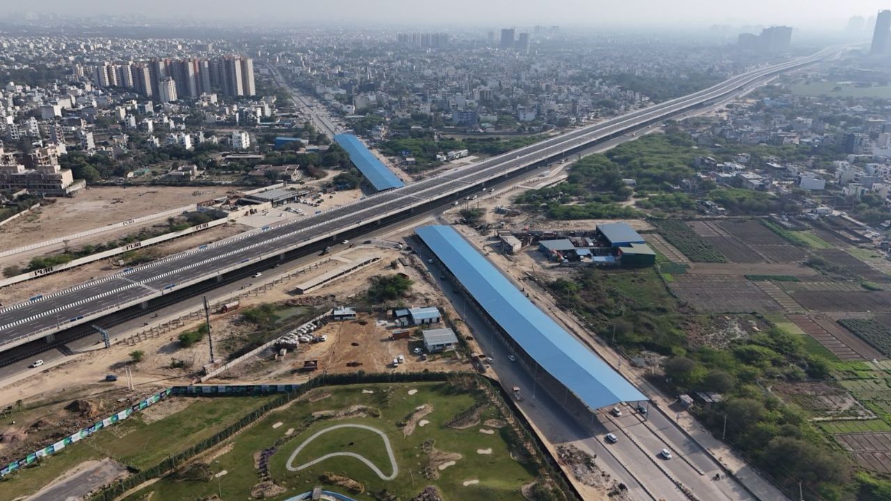 দিল্লির ইন্দিরা গান্ধী ইন্টান্যাশনাল এয়ারপোর্ট থেকে গুরুগ্রাম বাইপাস পর্যন্ত এলাকা সরাসরি সংযুক্ত করেছে দ্বারকা এক্সপ্রেসওয়ে। 