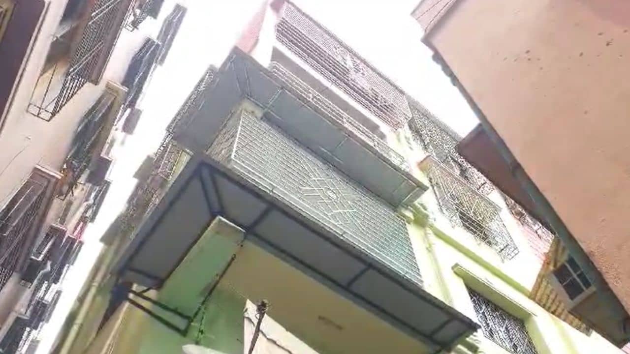 Howrah illegal Flat: সকালে শুনলাম বাড়ি ভাঙতে আসছে..., হাইকোর্টের নির্দেশের পর অথৈ জলে বাসিন্দারা