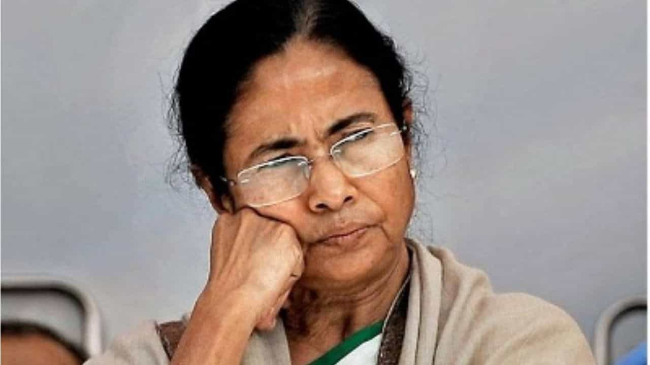 Mamata-Babun: মমতার পরিবারে থাবা বসানোর কথা বলেছিলেন শুভেন্দু, আরও এক ভাইকে নিয়ে ছিল জল্পনা Mamata-Babun: মমতার পরিবারে থাবা বসানোর কথা বলেছিলেন শুভেন্দু, আরও এক ভাইকে নিয়ে ছিল জল্পনা