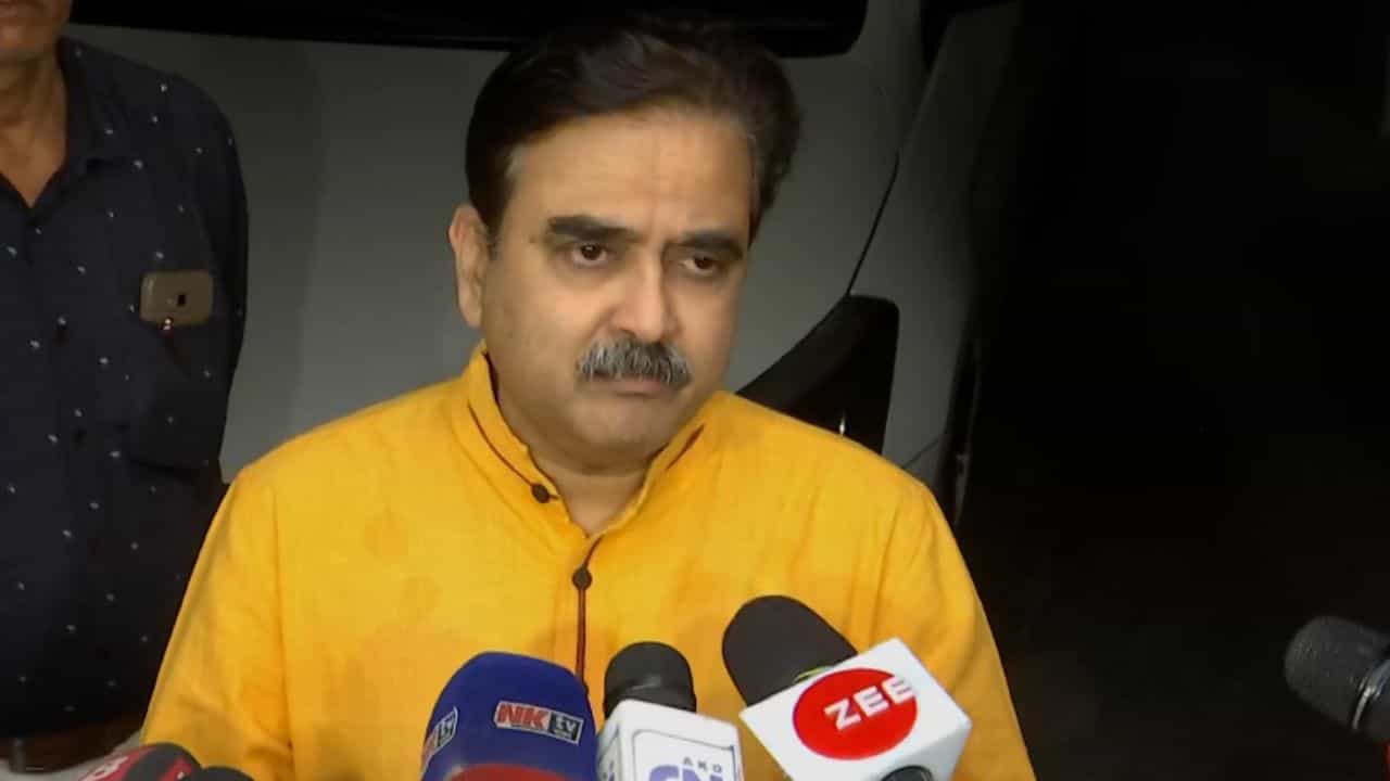 Justice Abhijit Gangopadhyay: সাতদিন ছুটিতে; অষ্টমদিনে বিচারপতি গাঙ্গুলির ঘোষণা, 'ইস্তফা দিচ্ছি' Justice Abhijit Gangopadhyay: সাতদিন ছুটিতে; অষ্টমদিনে বিচারপতি গাঙ্গুলির ঘোষণা, 'ইস্তফা দিচ্ছি'