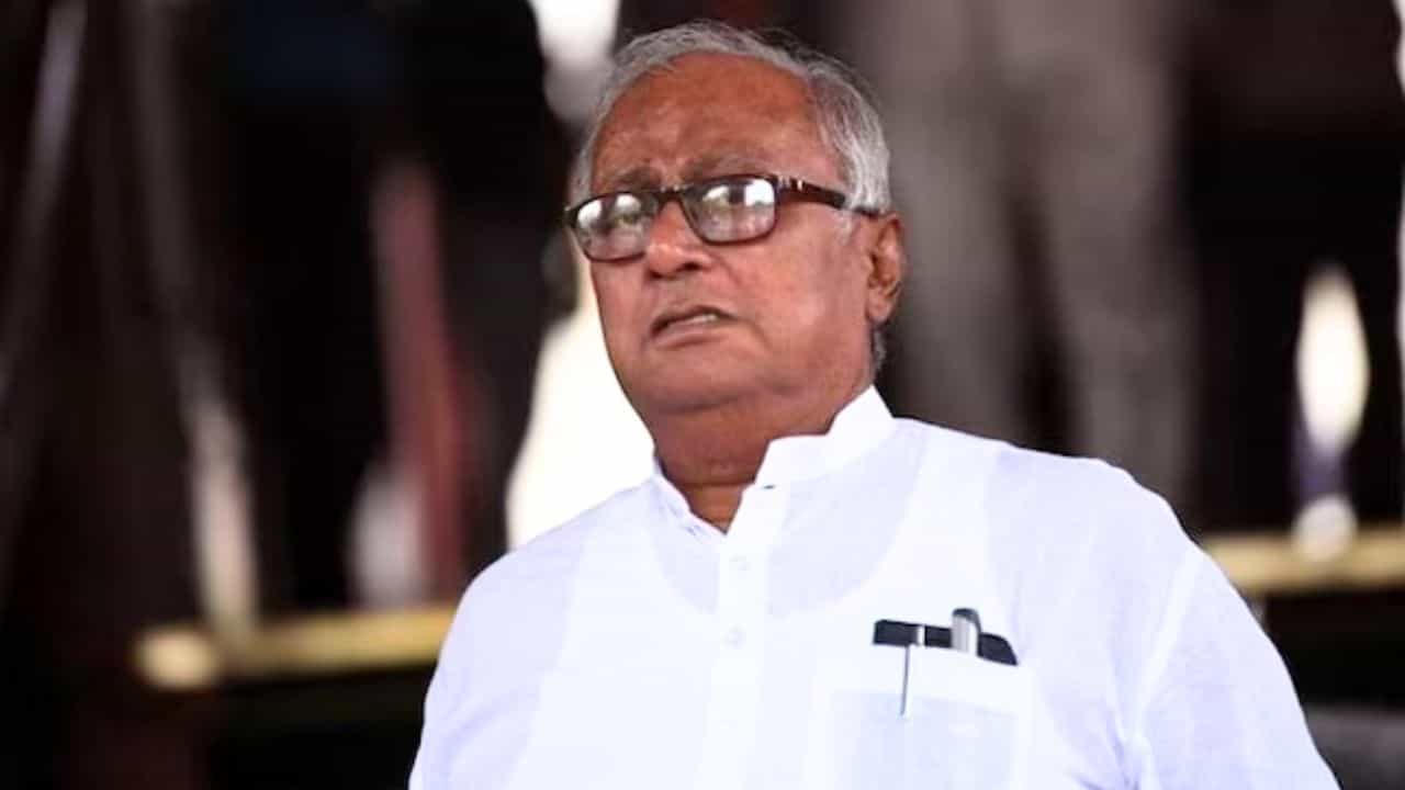 Sougata Roy: 'নতুন মুখ হলেই পার্লামেন্টে দাঁড় করানো যায় না', সৌগত রায়ের মুখে কেন এমন কথা? Sougata Roy: 'নতুন মুখ হলেই পার্লামেন্টে দাঁড় করানো যায় না', সৌগত রায়ের মুখে কেন এমন কথা?