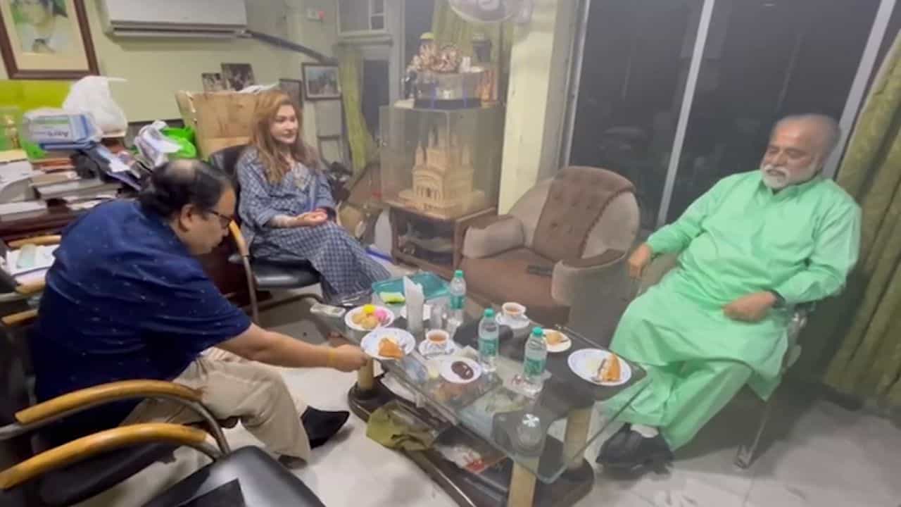 Kunal-Sudip: সুদীপের বাড়িতে ফিশ ফ্রাই খেলেন কুণাল, নয়না রেখেছিলেন নাড়ুও... Kunal-Sudip: সুদীপের বাড়িতে ফিশ ফ্রাই খেলেন কুণাল, নয়না রেখেছিলেন নাড়ুও...