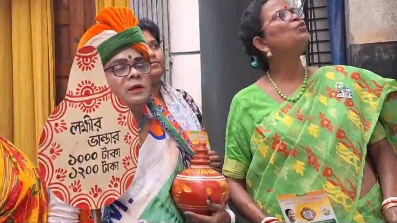 Laxmir Bhandar: লক্ষ্মীর ভাণ্ডারের টাকা বাড়ল, দোরে দোরে কড়া নেড়ে লক্ষ্মী নিজেই দিচ্ছেন খবর... Laxmir Bhandar: লক্ষ্মীর ভাণ্ডারের টাকা বাড়ল, দোরে দোরে কড়া নেড়ে লক্ষ্মী নিজেই দিচ্ছেন খবর...
