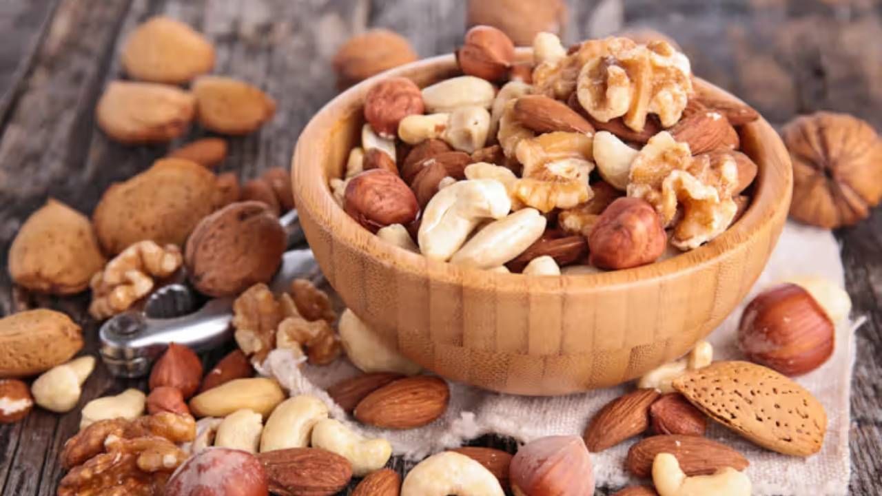 বাদামও যকৃতের পক্ষে ভালো। কারণ এতে থাকে স্বাস্থ্যকর ফ্যাট, অ্যান্টি অক্সিডেন্ট, ভিটামিন ই-র মতো সমৃদ্ধ উপাদান। যকৃতকে ভালো রাখে। 