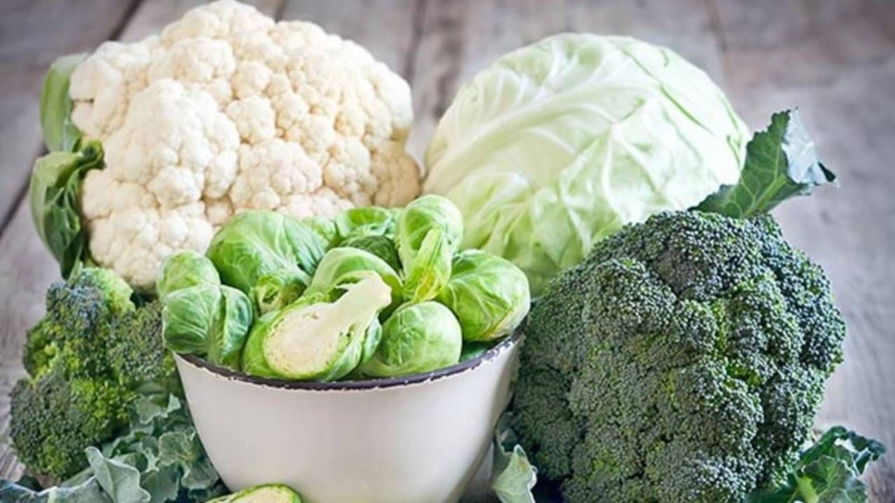 ব্রকোলি, বাঁধাকপি, ফুলকপির মতো সব্জি খেলেও ভালো থাকে যকৃত। এই সব সব্জি ফ্যাটি লিভারের সম্ভাবনা কমিয়ে দেয় বলে জানাচ্ছেন গবেষকরা। 