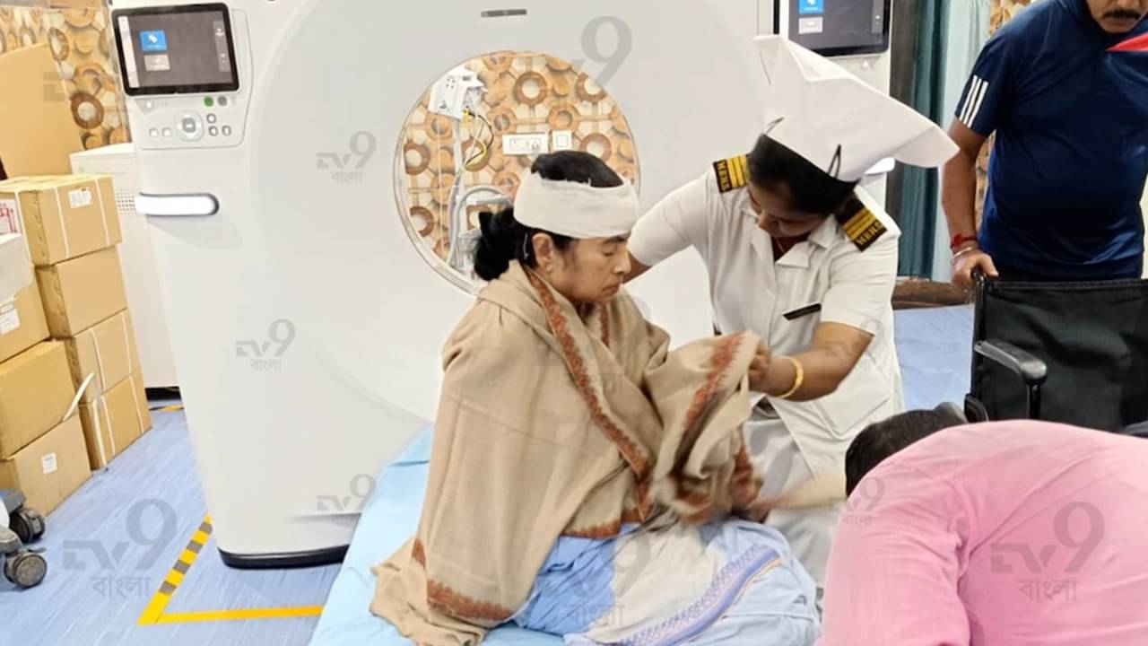 UPDATE Mamata Banerjee:  মমতার কপালে তিনটে সেলাই, নাকে একটা, জানাল এসএসকেএম