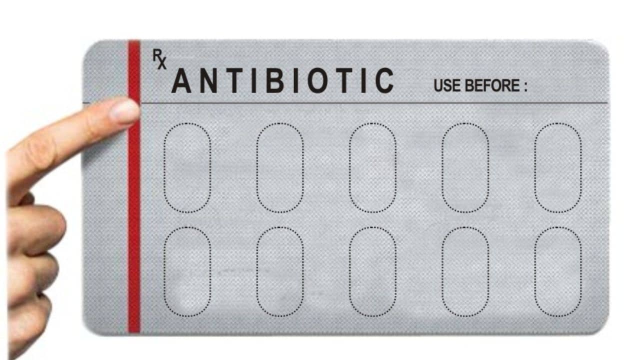 Medicine Alert: ওষুধের পাতার পিছনে লাল দাগ থাকে, এর কারণ কি বিপদ সংকেত?