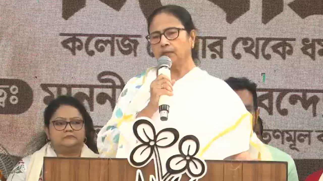 TMC Rally: 'মুখ মুখোশ খুলে গিয়েছে', অভিজিৎ গাঙ্গুলিকে নিশানা মমতার TMC Rally: 'মুখ মুখোশ খুলে গিয়েছে', অভিজিৎ গাঙ্গুলিকে নিশানা মমতার