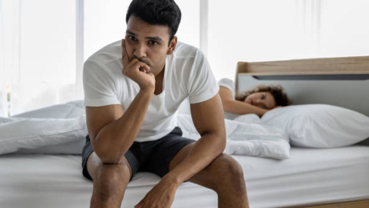 অনিয়মিত জীবনযাপন আপনার যৌন জীবনে উপর প্রভাব ফেলতে পারে। শরীরচর্চার অভাব, দীর্ঘক্ষণ এক জায়গায় বসে কাজ করা, অস্বাস্থ্যকর খাদ্যাভ্যাস যৌন ক্ষমতা কমিয়ে দিতে পারে। যার মধ্যে রয়েছে শীঘ্রপতন বা প্রিম্যাচিওর ইজাকুলেশন।