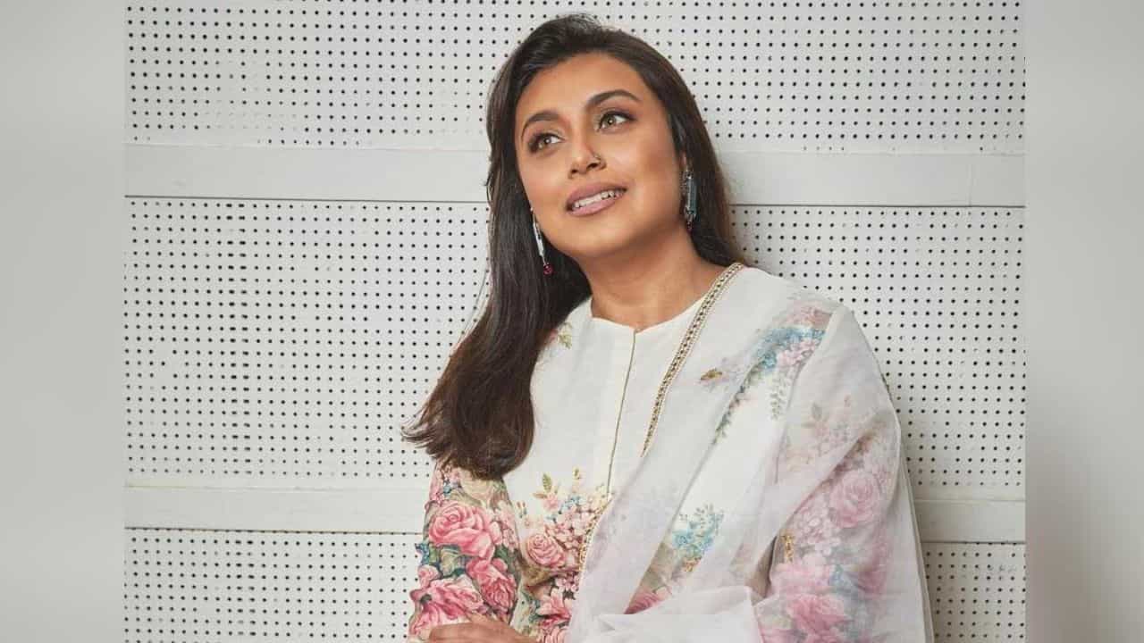 ৪৬ বছর বয়সে পা দিয়েছেন রানি মুখোপাধ্য়ায়। বিগত আড়াই দশক ধরে বলিউডে রাজ করছেন এই অভিনেত্রী। তিনি প্রযোজক আদিত্য চোপড়ার স্ত্রী। তাঁদের এক সন্তান আছে--কন্যা আদিরা চোপড়া। কিন্তু আদিরার পরও এক সন্তানের জননী হওয়ার কথা ছিল রানীর। সেই সন্তান জন্ম নেওয়ার আগেই নষ্ট হয়েছে অদৃষ্টের চক্রান্তে। 