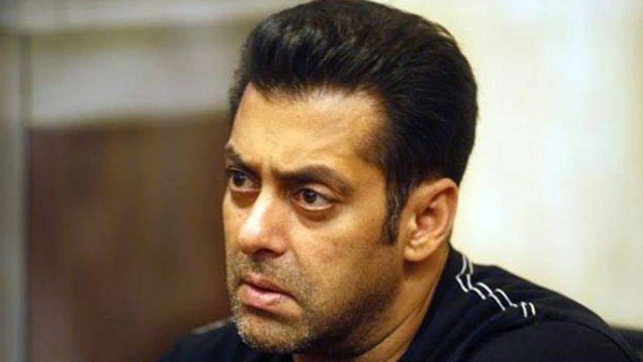 এ কী ধরনের অসভ্যতা?, বখাটে সলমনকে কষিয়ে চড় মারেন কে?