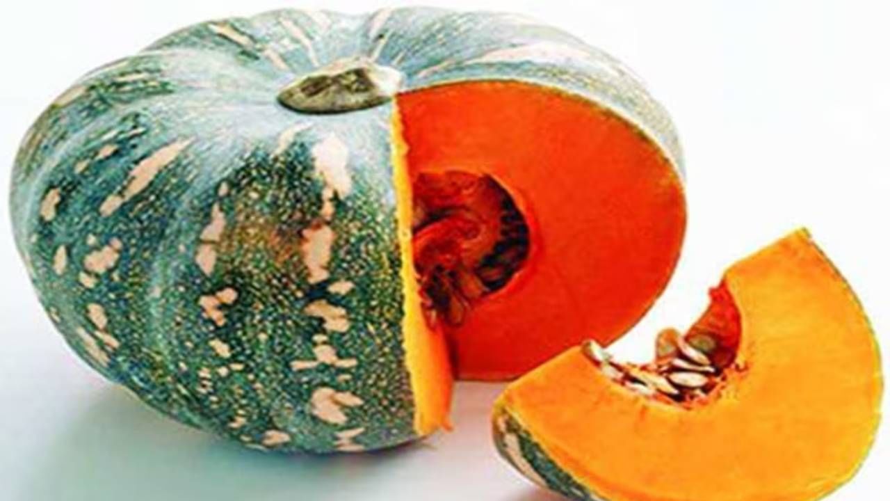 ওই পুষ্টিবিদ জানিয়েছেন, কুমড়োর বীজ মস্তিষ্কের জন্য ভীষণ উপকারি। কারণ এতে রয়েছে প্রচুর পরিমাণে ম্যাগনেশিয়াম। 