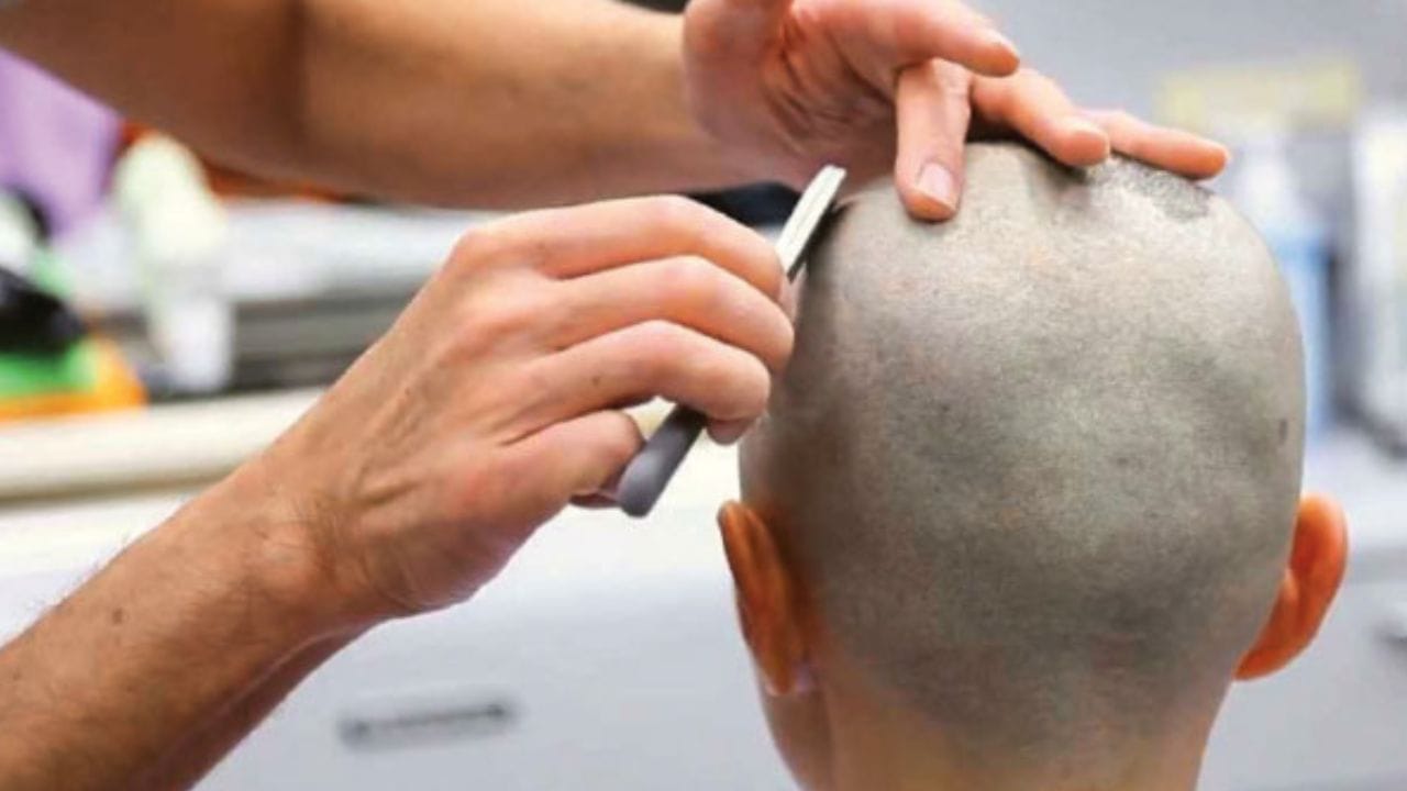 চুলকে শারীরিক জগতের সঙ্গে যোগাযোগ ও সংযুক্তির যুক্ত থাকার কথা উল্লেখ রয়েছে। পিতামাতা বা প্রিয়জনের মৃত্যুর পরে, শোক বা দুঃখ প্রকাশ করার জন্য মাথা ন্যাড়া করা হয়। তাতে কিছু দিনের জন্য ব্যক্তির মনোযোগ পার্থিব আসক্তি থেকে সরিয়ে দেওয়া হয়।