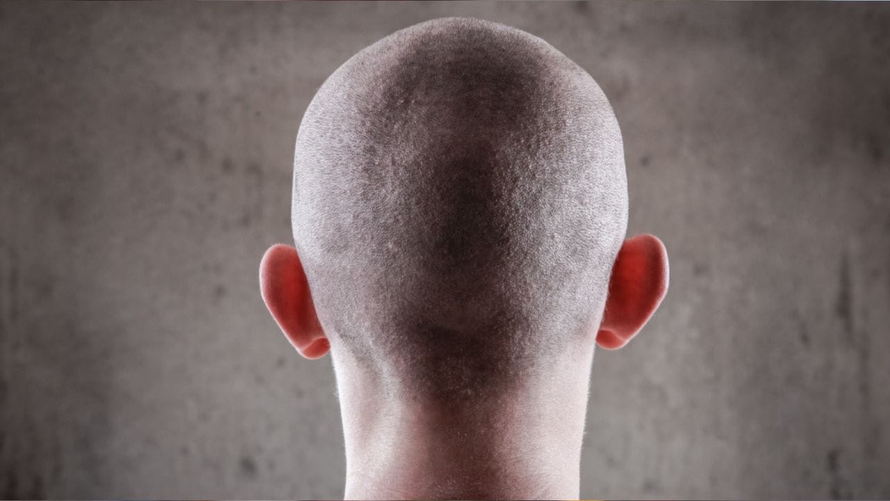 কোনও ব্যক্তির মৃত্যুর পর মুণ্ডন হওয়ার একটি বৈজ্ঞানিক দিক হল যে মৃত্যুর পর পরিষ্কার-পরিচ্ছন্নতারও খুব যত্ন নেওয়া প্রয়োজন। মৃত ব্যক্তির আশেপাশে বা শ্মশানে অনেক ধরণের ব্যাকটেরিয়া থাকে। তাই ভাইরাস বা রোগভোগ থেকে মুক্তি পেতে এই নিয়ম মেনে চলা উচিত। পরিচ্ছন্নতা ও বিশুদ্ধতা বজায় রাখার এই নিয়মের মধ্যে মুন্ডনও গুরত্বপূর্ণ।