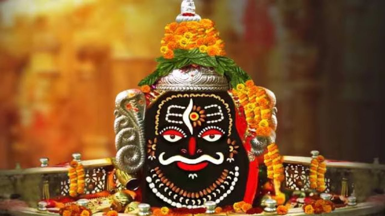 হিন্দু ক্যালেন্ডার অনুসারে, শিবরাত্রি উৎসব বছরে ১২বার পালিত হয়। তার মধ্যে ফাল্গুন মাসের কৃষ্ণপক্ষের চতুর্দশী তিথি মহাশিবরাত্রি নামে পরিচিত। মহাশিবরাত্রির দিন মহাদেব ও পার্বতীর বিয়ে হয়েছিল।
