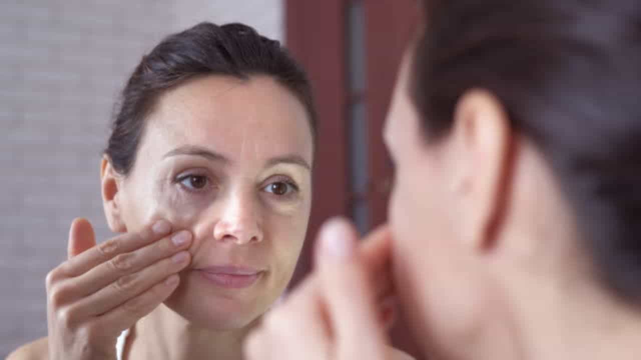 Anti-Aging: বলিরেখা প্রতিরোধের ১০ টোটকা, নিয়ম করে মানলে চামড়া টানটান থাকবে ৩০-এর পরও Anti-Aging: বলিরেখা প্রতিরোধের ১০ টোটকা, নিয়ম করে মানলে চামড়া টানটান থাকবে ৩০-এর পরও