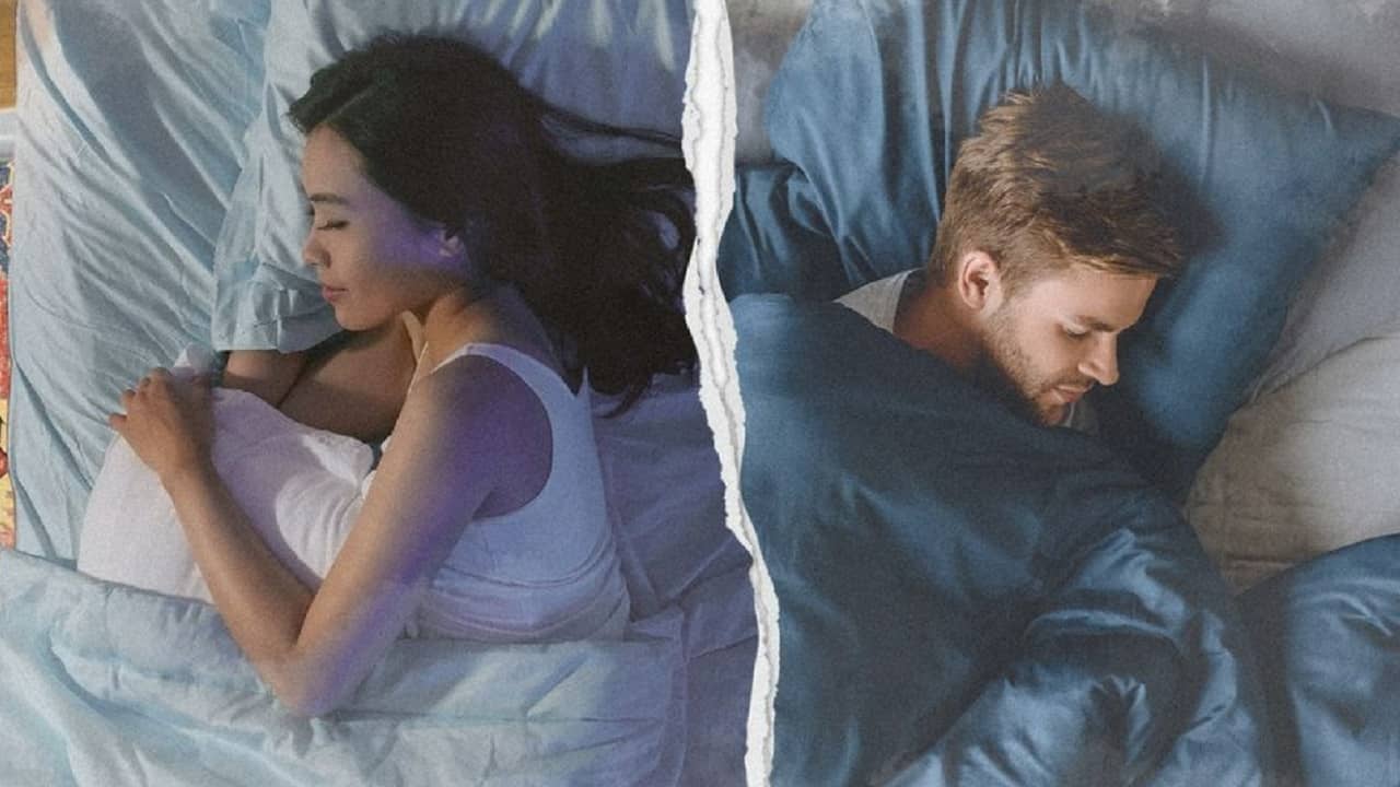 রাতে ভাল ঘুমের জন্য সঙ্গীকে দিতে পারেন স্লিপ ডিভোর্স, কিন্তু কী সেটা?