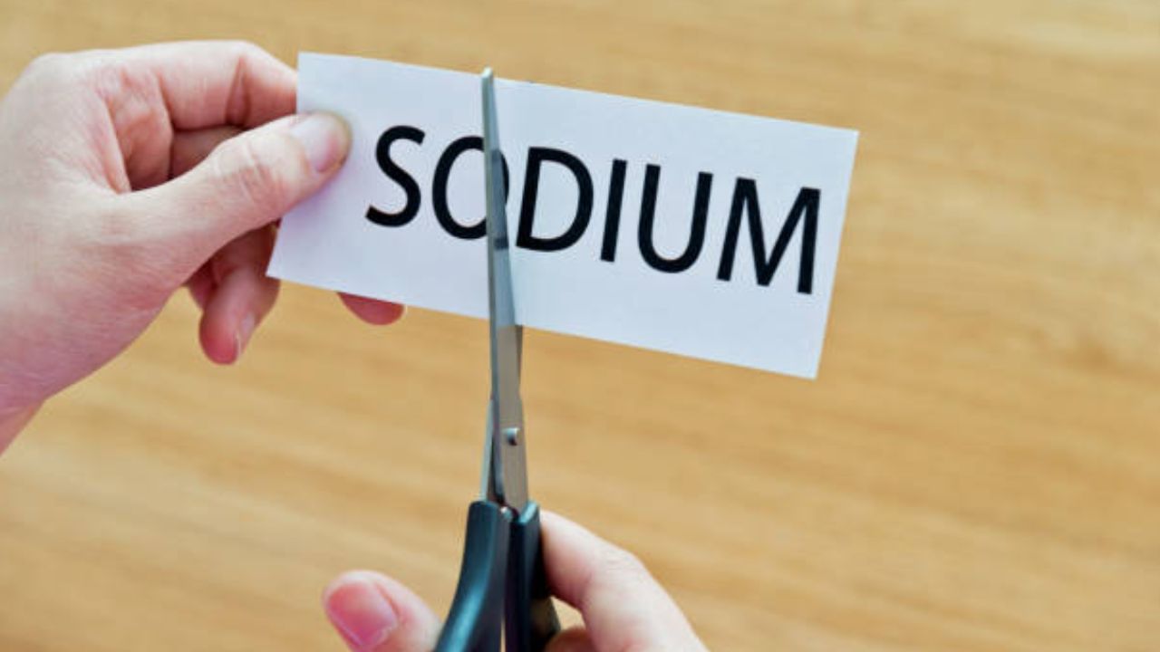 প্রোটিন, ভিটামিনের পাশাপাশি সোডিয়াম, পটাসিয়াম, ক্যালসিয়ামের মতো বিভিন্ন খনিজও শরীর সুস্থ রাখতে খুব গুরুত্বপূর্ণ। এগুলির কোনও একটির ঘাটতি হলে মাথা ঘোরা, পেট ফোলা, আর্থ্রাইটিস থেকে নানা সমস্যা হতে পারে। এমনকি মৃত্যু পর্যন্ত হতে পারে