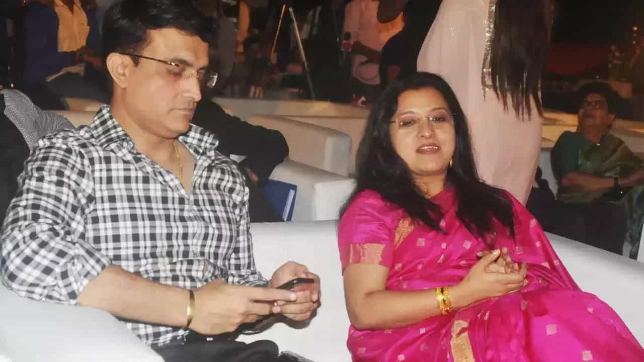 সৌরভ খুবই পজ়েসিভ স্বামী, ডোনার শাড়িটাও বেছে দেন নিজে, জানালেন দাদার ঘরণী সৌরভ খুবই পজ়েসিভ স্বামী, ডোনার শাড়িটাও বেছে দেন নিজে, জানালেন দাদার ঘরণী