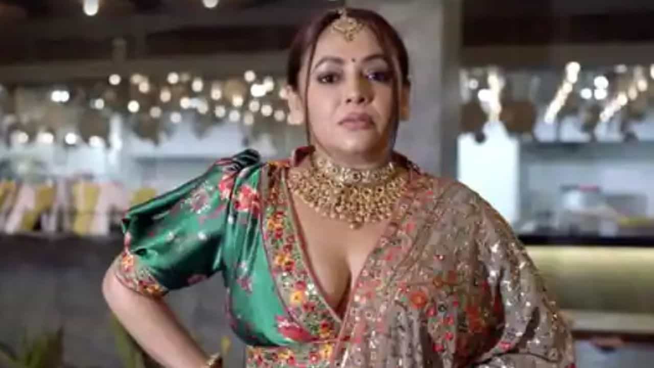একসঙ্গে ৫ জনকে লাগে তো আমার? ঠিক ঠিক...: চাঁচাছোলা শ্রীলেখা একসঙ্গে ৫ জনকে লাগে তো আমার? ঠিক ঠিক...: চাঁচাছোলা শ্রীলেখা