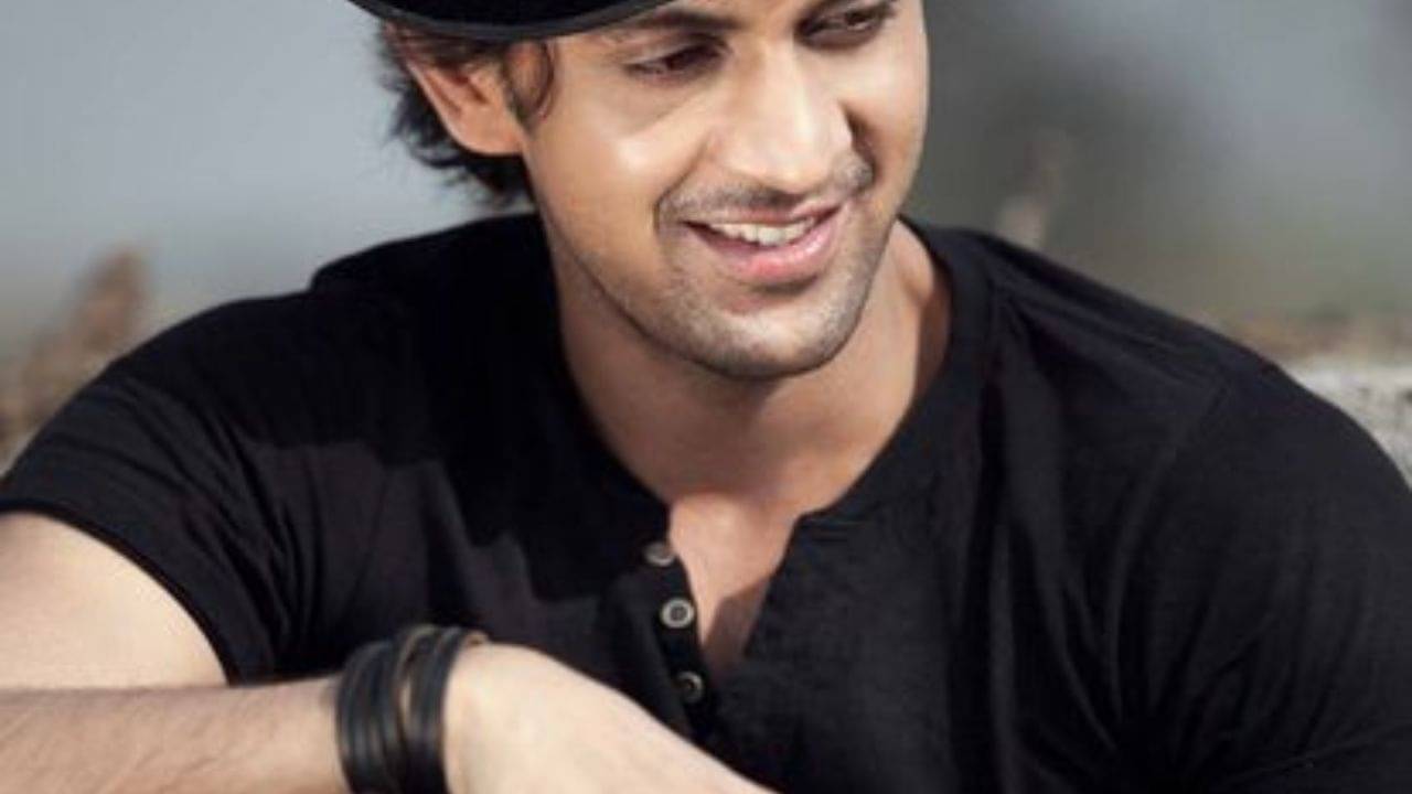 দেখতে হৃত্বিকের মতো, কথা বলতে পারতেন না, বাড়ি ছাড়েন অভিনয়ের জন্য, কে তিনি?