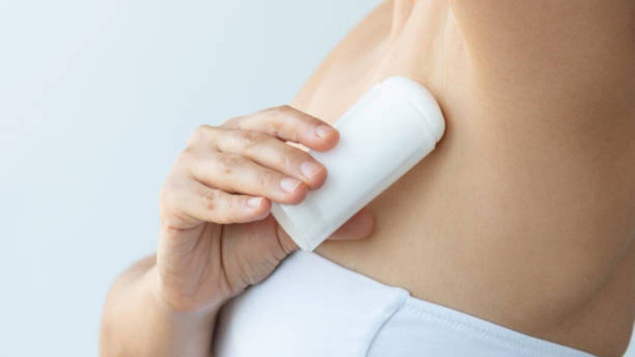 অ্যাসিড দিয়ে দূর করুন বগলের কালো ছোপ, ভয় না পেয়ে বেছে নিন সঠিক প্রসাধনী