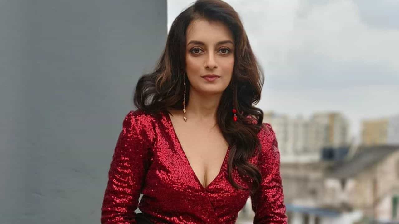হট, সুইট, ফানি--এমন পুরুষ হলেই আপনার সঙ্গে প্রেম করবেন 'জুন আন্টি' ঊষসী, প্রস্তাব পাঠান আজই হট, সুইট, ফানি--এমন পুরুষ হলেই আপনার সঙ্গে প্রেম করবেন 'জুন আন্টি' ঊষসী, প্রস্তাব পাঠান আজই