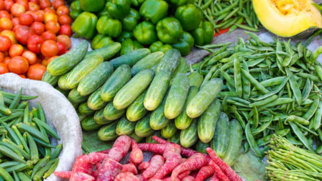 Vegetables for Diabetes: হঠাৎ সুগার ধরা পড়েছে? গরমকালে এই ৫ আনাজ নিয়ম করে খান ডায়াবেটিসের রোগীরা Vegetables for Diabetes: হঠাৎ সুগার ধরা পড়েছে? গরমকালে এই ৫ আনাজ নিয়ম করে খান ডায়াবেটিসের রোগীরা
