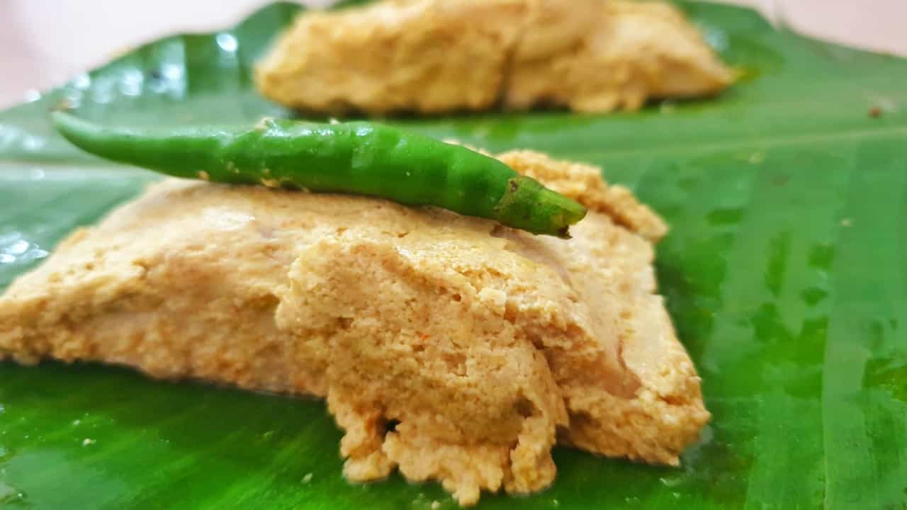 নিরামিষ হোক বা আমিষ, পাতুরির স্বাদকে হার মানাতে পারবে না যে কোনও তরকারি। আর ভেটকি মাছের পাতুরি হলে তো কোনও কথাই নেই। ভেটকি মাছ দিয়ে অনেক রান্নাই করেন, কিন্তু কখনও পাতুরি করে দেখেছেন কি?