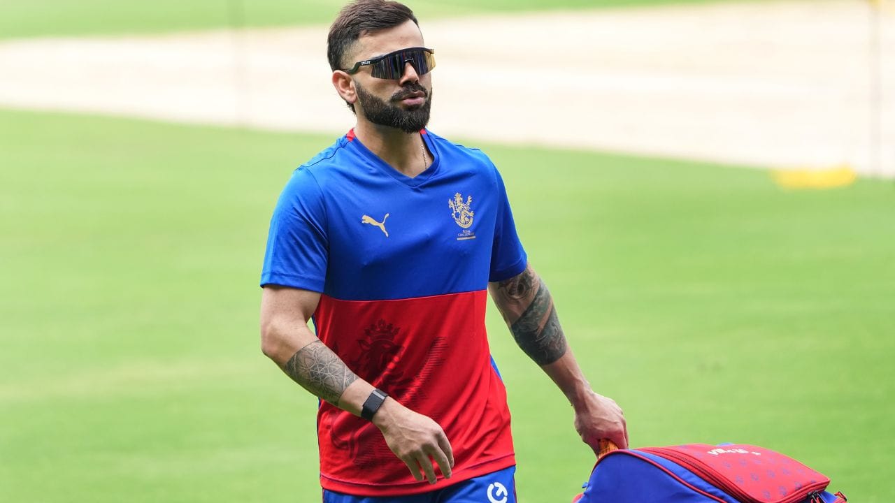 virat in rcb camp