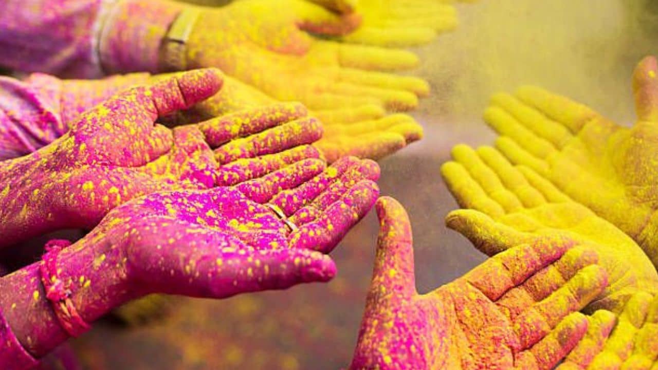 Holi Horoscope 2024: বসন্তের রঙেই ফিরবে প্রেম, বাড়বে সুখ-সমৃদ্ধি, ভাগ্য ফেরাতে রাশি মেনে খেলুন রঙ-আবির