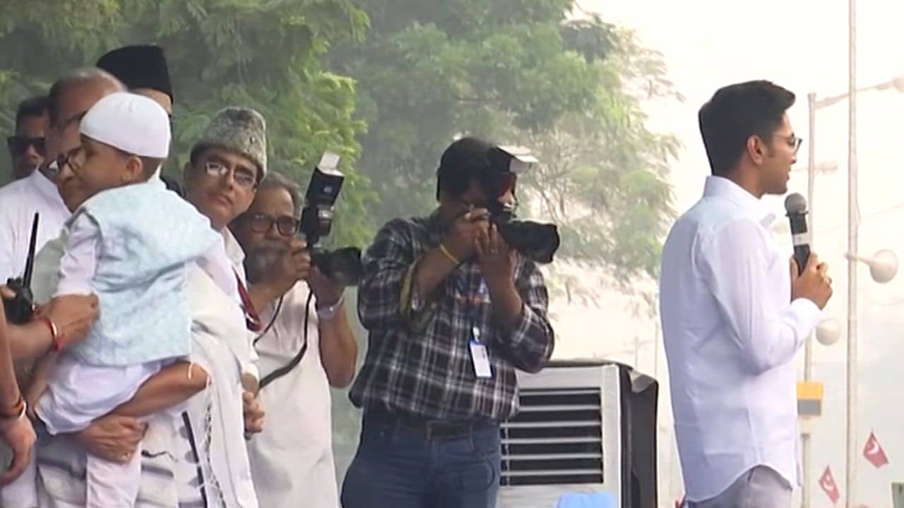 Abhishek Banerjee: ইদের শুভেচ্ছায় অভিষেকের মুখে শায়েরী, ক্ষণিকের অরাজনৈতিক বক্তৃতায় দিলেন প্রচ্ছন্ন বার্তা