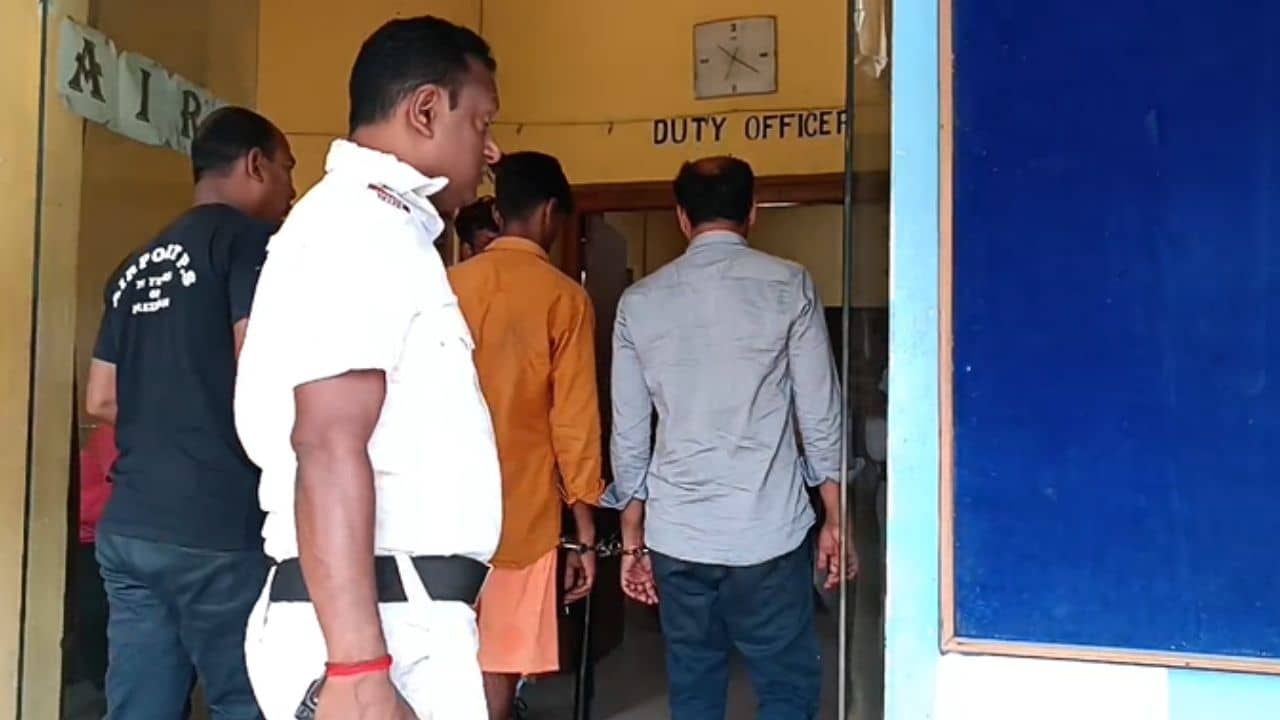 Airport: এতদিন নিউটাউনে বাড়ি ভাড়া নিয়ে ছিল, এয়ারপোর্ট থেকেই গ্রেফতার এনামুল