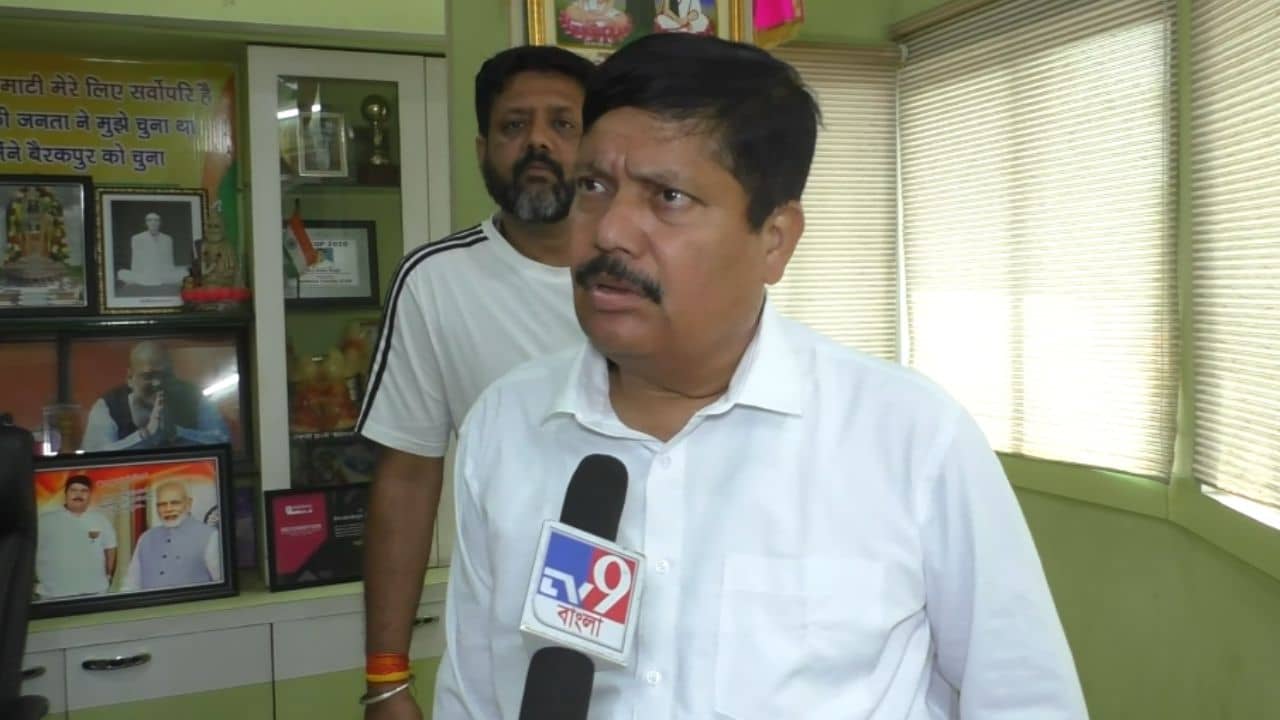 Arjun Singh: TMC কর্মীর পাশে অর্জুন, পার্থকে দুষে বললেন, ওর স্বভার এর কথা ওকে লাগানো