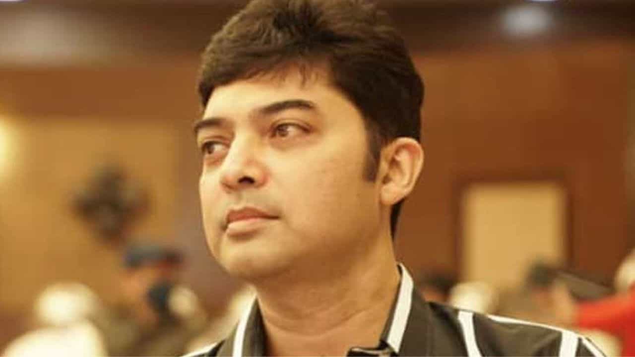 ভাস্বরকে 'বউ-পেটানো'র তকমা দেন স্ত্রী, অভিনেতা কি সত্যি গায়ে হাত তুলতেন? ভাস্বরকে 'বউ-পেটানো'র তকমা দেন স্ত্রী, অভিনেতা কি সত্যি গায়ে হাত তুলতেন?
