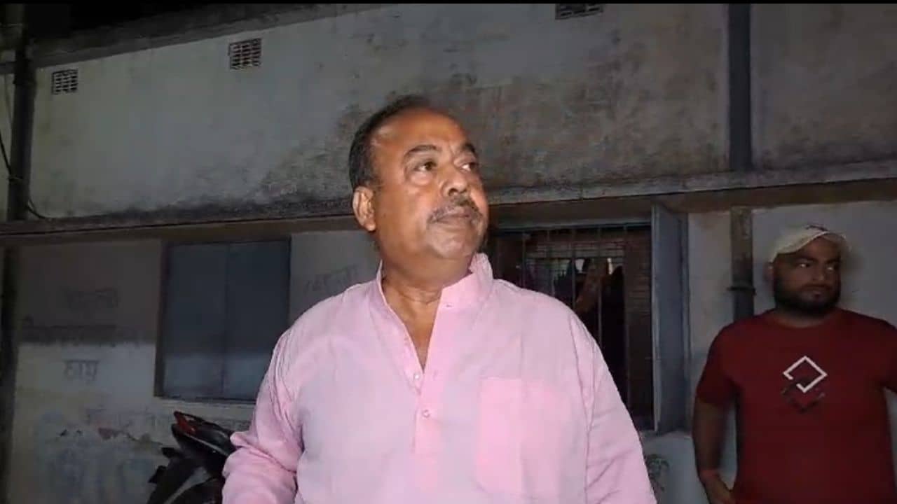 BJP Joining: বাড়িতে মুছে গেল ঘাসফুল, ফুটল পদ্ম, অর্জুনের হাত ধরে বিজেপিতে যোগ কাউন্সিলরের