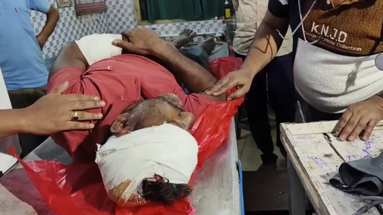 BJP-TMC Clash: ভোটের কয়েক ঘণ্টা আগে TMC-BJP সংঘর্ষে ঝরল রক্ত, আশঙ্কাজনক অবস্থায় হাসপাতালে ১