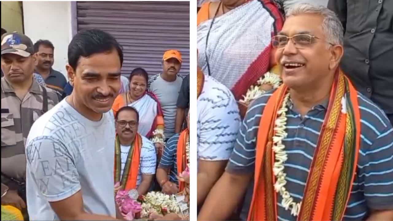 Dilip Ghosh: 'দাদা আর ক'বছর চাকরি?' সরকারি কর্মী উত্তর দিতেই হাসতে-হাসতে দিলীপ বললেন, 'বেতন দিদির থেকে নেবেন, ভোটটা আমাকে দেবেন' Dilip Ghosh: 'দাদা আর ক'বছর চাকরি?' সরকারি কর্মী উত্তর দিতেই হাসতে-হাসতে দিলীপ বললেন, 'বেতন দিদির থেকে নেবেন, ভোটটা আমাকে দেবেন'