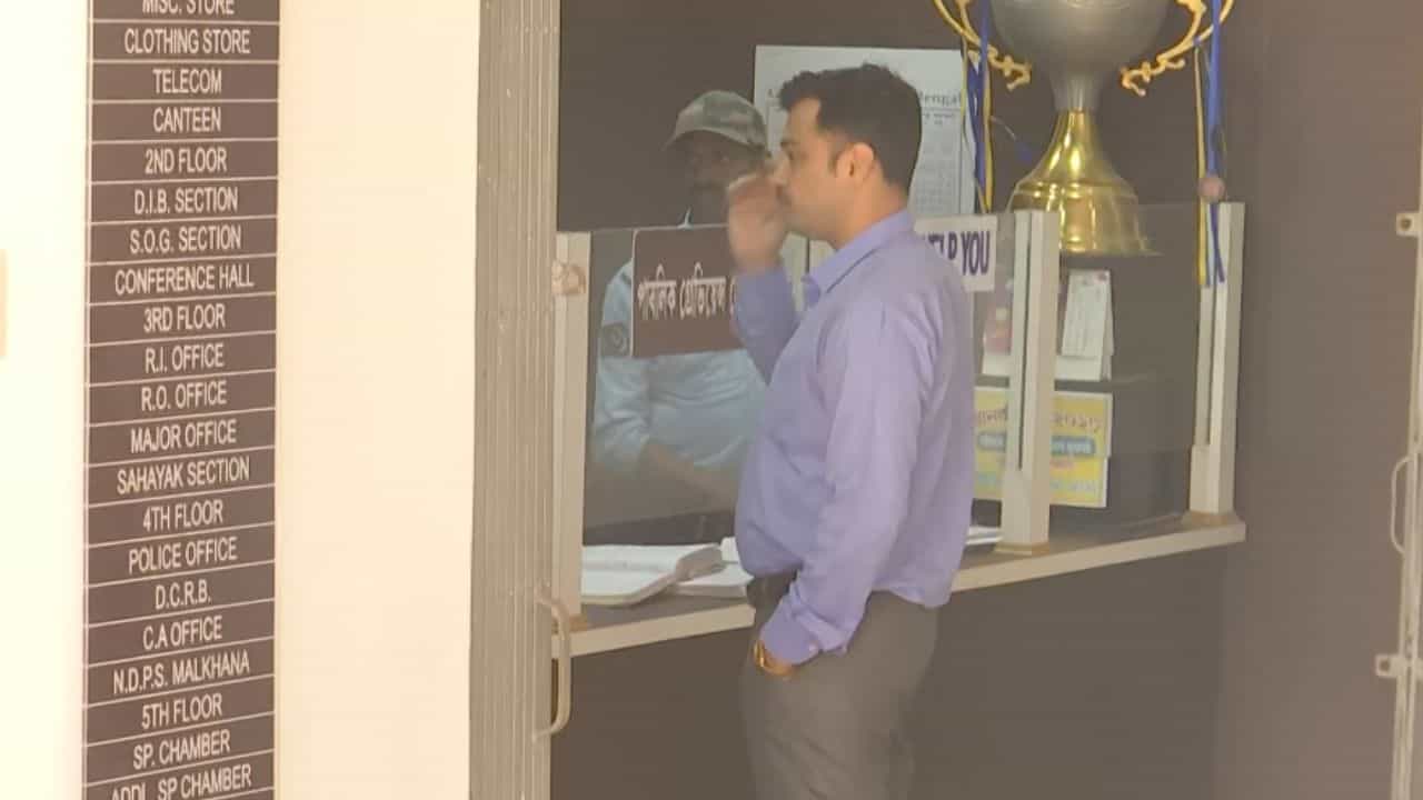 Basirhat: আবার কী হল? ফের বসিরহাটের SP অফিসে CBI Basirhat: আবার কী হল? ফের বসিরহাটের SP অফিসে CBI