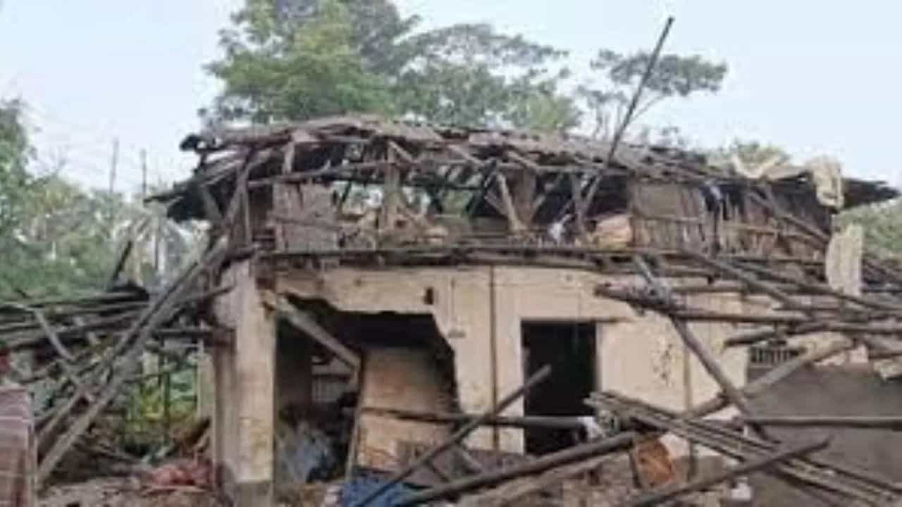 Bhpatinagar Blast: বিস্ফোরণের আগে কী নিয়ে এত কথা? ভূপতিনগরকাণ্ডে দেড় বছর আগে নিহত তৃণমূল নেতার কল ডিটেইলসে নজর Bhpatinagar Blast: বিস্ফোরণের আগে কী নিয়ে এত কথা? ভূপতিনগরকাণ্ডে দেড় বছর আগে নিহত তৃণমূল নেতার কল ডিটেইলসে নজর