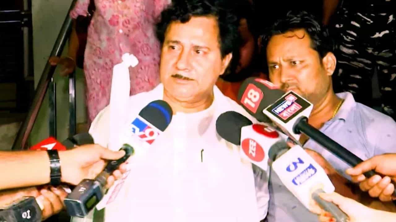 Bibhas Adhikari: তৃণমূল ছাড়লেন প্রাথমিক নিয়োগ দুর্নীতিতে অভিযুক্ত বিভাস,তৈরি করলেন নিজের দল Bibhas Adhikari: তৃণমূল ছাড়লেন প্রাথমিক নিয়োগ দুর্নীতিতে অভিযুক্ত বিভাস,তৈরি করলেন নিজের দল