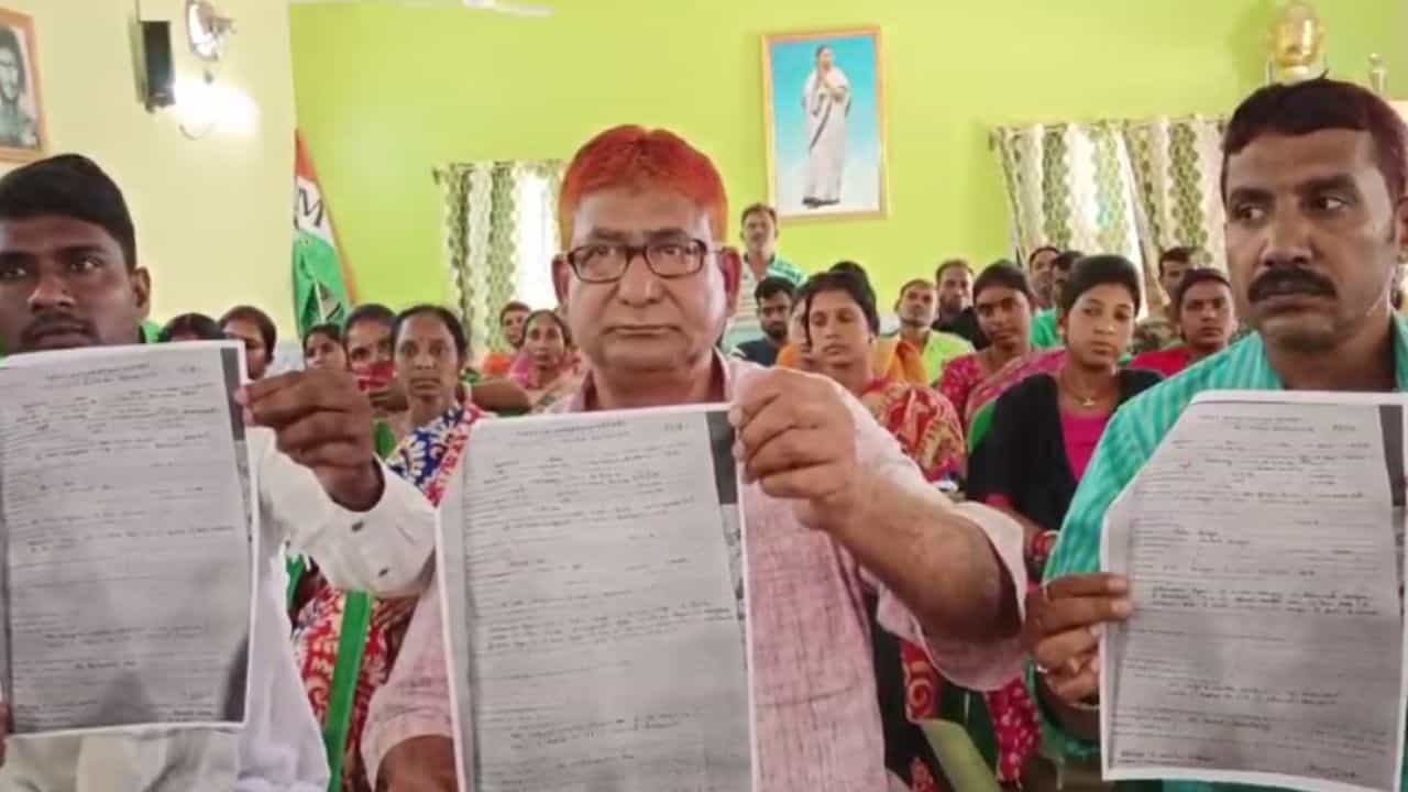 Birbhum Chaos: ৪০ জন তৃণমূল নেতা কর্মীর নামে থানায় অভিযোগ করল BJP Birbhum Chaos: ৪০ জন তৃণমূল নেতা কর্মীর নামে থানায় অভিযোগ করল BJP