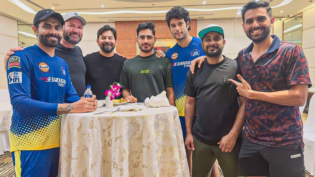 CSK, IPL 2024: ম্যাচ পরে, আগে বিরিয়ানি খাও... ইয়েলো ব্রিগেডকে পার্টি দিলেন প্রাক্তন সিএসকে তারকা CSK, IPL 2024: ম্যাচ পরে, আগে বিরিয়ানি খাও... ইয়েলো ব্রিগেডকে পার্টি দিলেন প্রাক্তন সিএসকে তারকা
