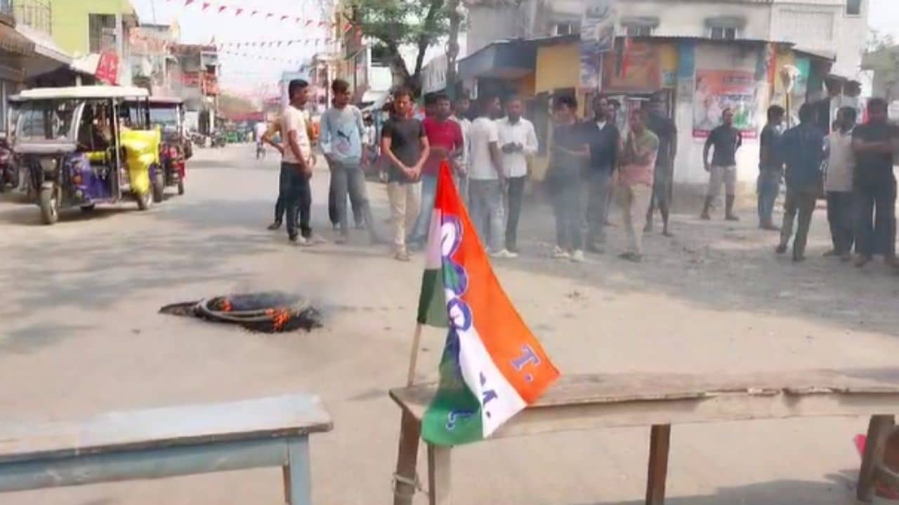 Chopra: তৃণমূলের দলীয় পতাকা ছেঁড়াকে কেন্দ্র করে উত্তেজনা